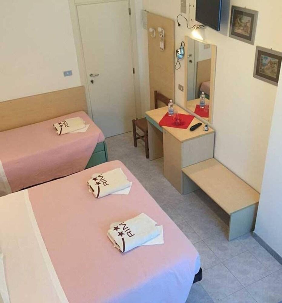 Hotel Peonia Rimini Bagian luar foto