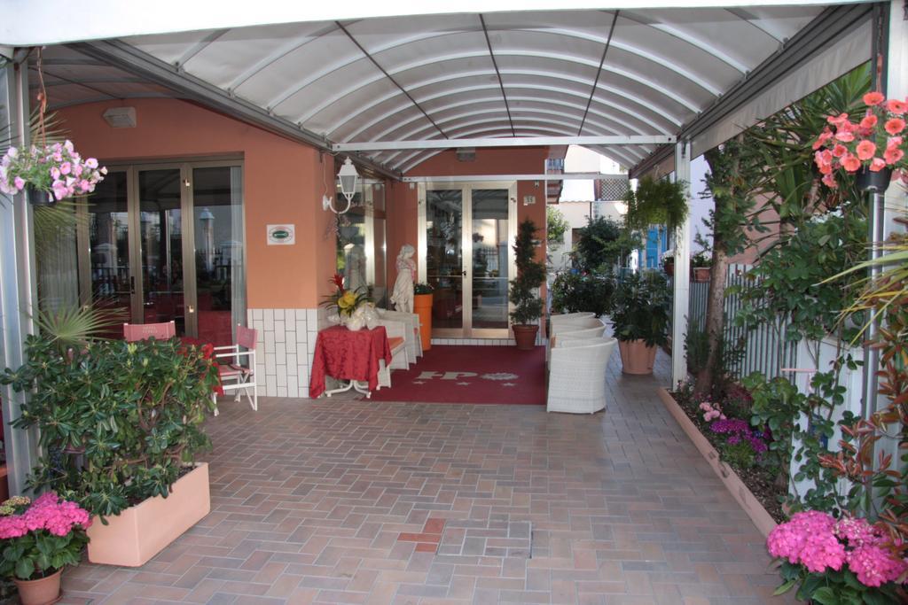 Hotel Peonia Rimini Bagian luar foto