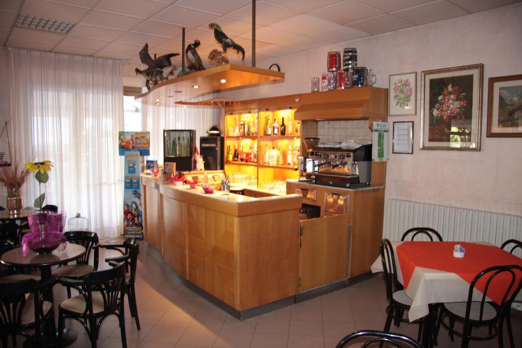 Hotel Peonia Rimini Bagian luar foto
