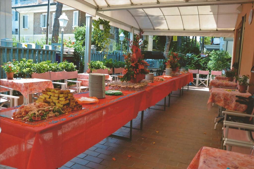 Hotel Peonia Rimini Bagian luar foto