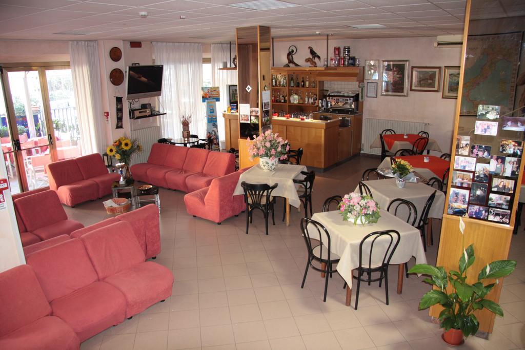 Hotel Peonia Rimini Bagian luar foto